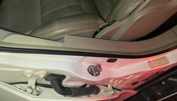 2015 Mahindra XUV500 W10, Diesel, Manual, 91,571 km, Right B pillar - Minor scratches