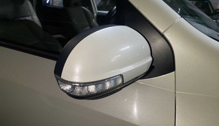 2015 Mahindra XUV500 W10, Diesel, Manual, 91,571 km, Right rear-view mirror - Folding motor not working