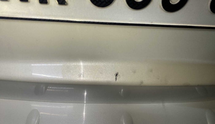 2015 Mahindra XUV500 W10, Diesel, Manual, 91,571 km, Dicky (Boot door) - Slightly dented