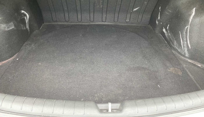 2018 Hyundai Verna 1.6 VTVT SX (O) AT, Petrol, Automatic, 25,314 km, Boot Inside