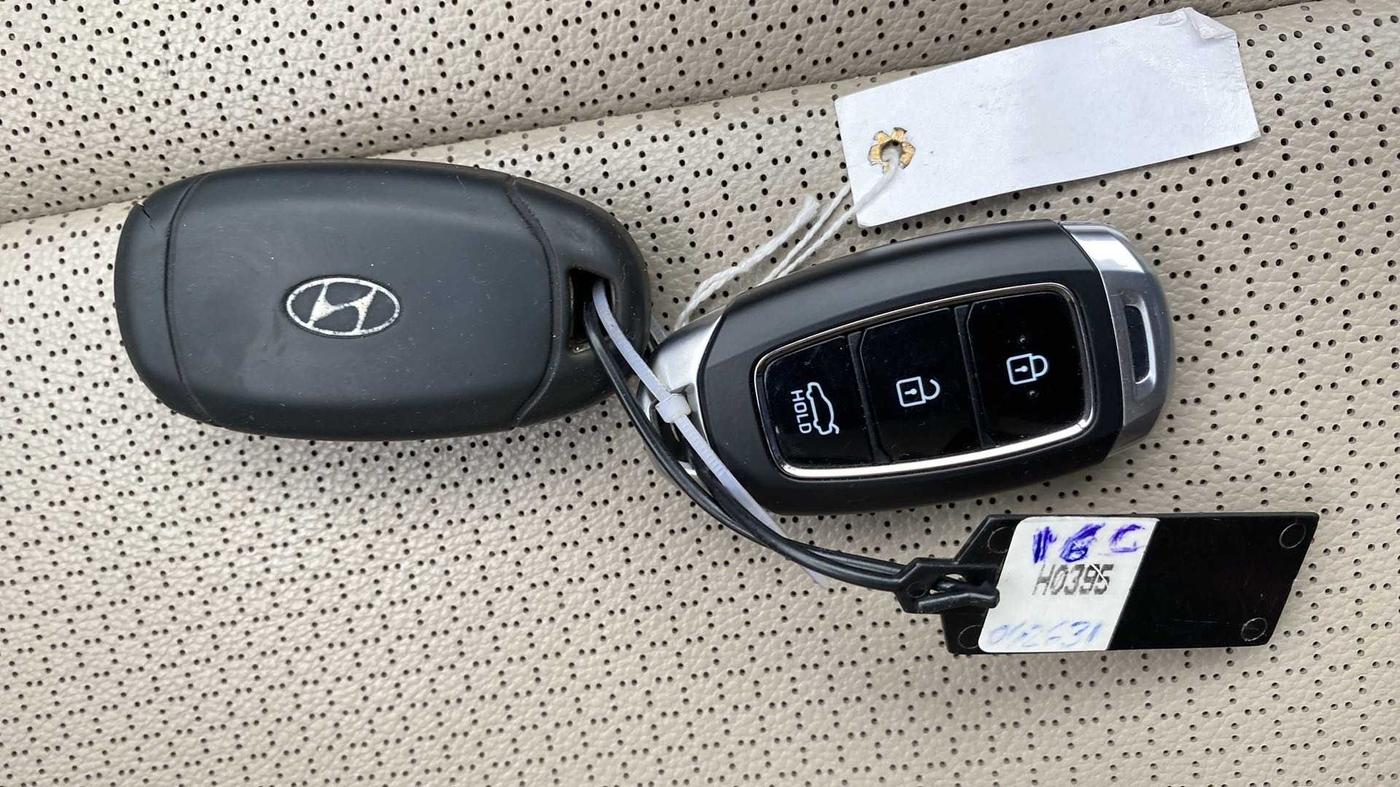 2018 Hyundai Verna 1.6 VTVT SX (O) AT, Petrol, Automatic, 25,314 km, Key Close Up