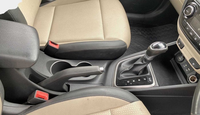 2018 Hyundai Verna 1.6 VTVT SX (O) AT, Petrol, Automatic, 25,314 km, Gear Lever