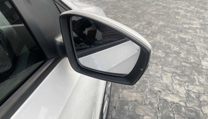 2016 Volkswagen Vento COMFORTLINE 1.2 TSI AT, Petrol, Automatic, 92,116 km, Right rear-view mirror - Mirror movement not proper