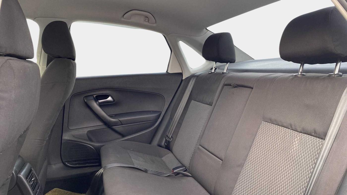 2016 Volkswagen Vento COMFORTLINE 1.2 TSI AT, Petrol, Automatic, 92,116 km, Right Side Rear Door Cabin