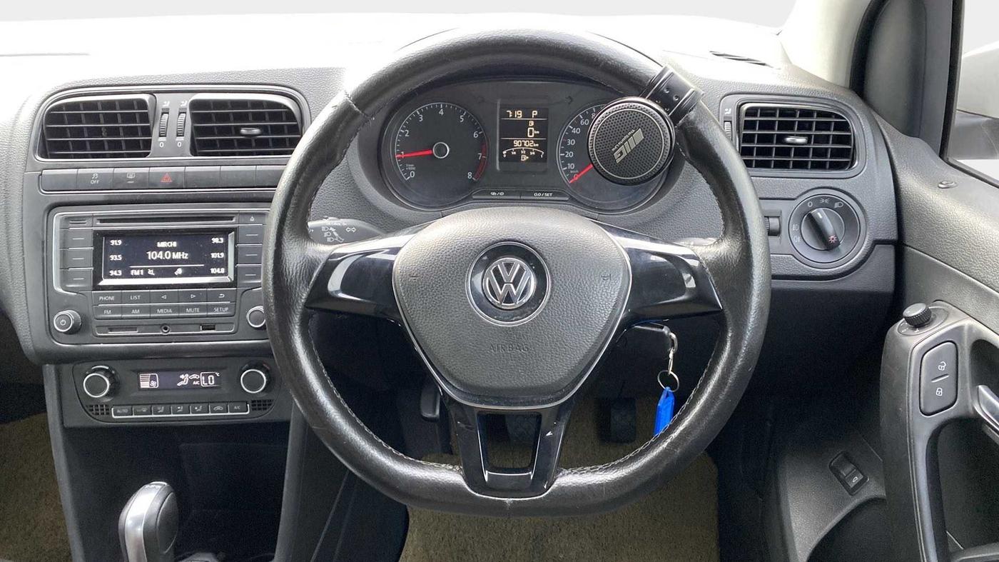 2016 Volkswagen Vento COMFORTLINE 1.2 TSI AT, Petrol, Automatic, 92,116 km, Steering Wheel Close Up