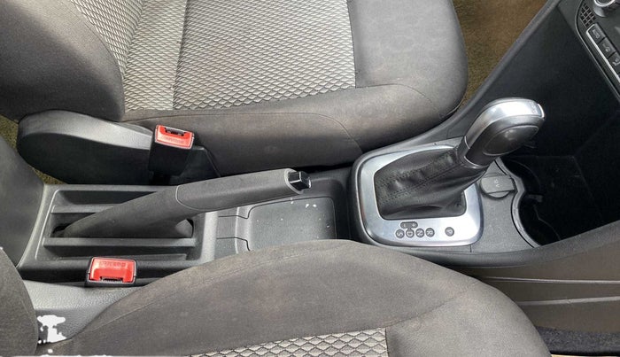 2016 Volkswagen Vento COMFORTLINE 1.2 TSI AT, Petrol, Automatic, 92,116 km, Gear Lever
