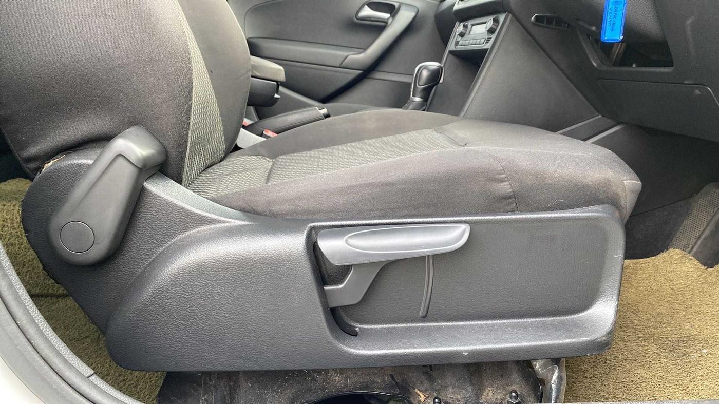 2016 Volkswagen Vento COMFORTLINE 1.2 TSI AT, Petrol, Automatic, 92,116 km, Driver Side Adjustment Panel