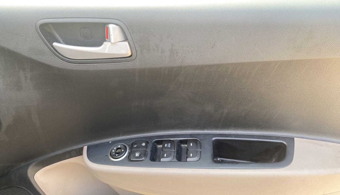 2017 Hyundai Grand i10 SPORTZ 1.2 KAPPA VTVT, Petrol, Manual, 39,176 km, Driver Side Door Panels Control