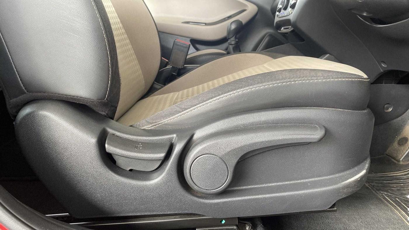 2019 Hyundai Elite i20 SPORTZ PLUS 1.2, Petrol, Manual, 30,787 km, Driver Side Adjustment Panel