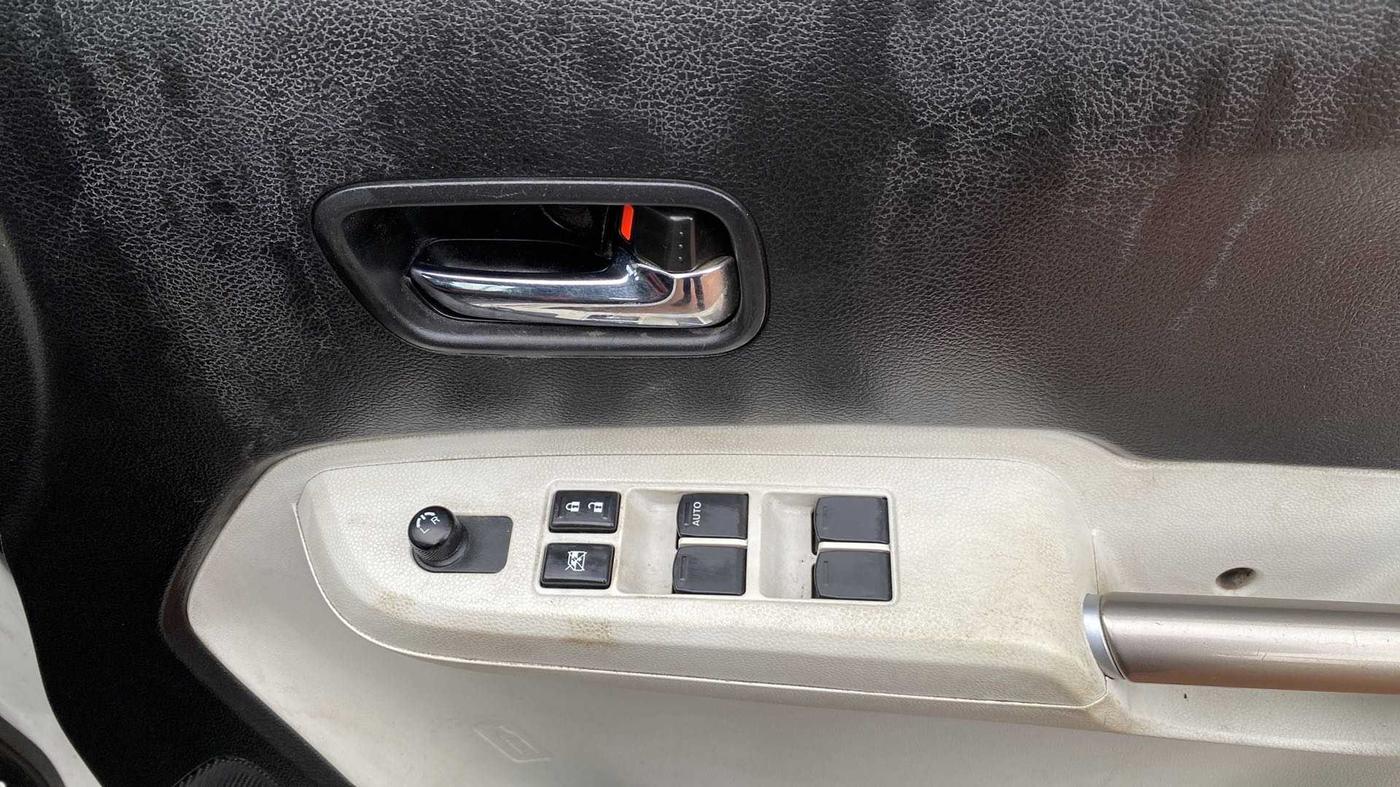 2018 Maruti IGNIS DELTA 1.2, Petrol, Manual, 34,271 km, Driver Side Door Panels Control