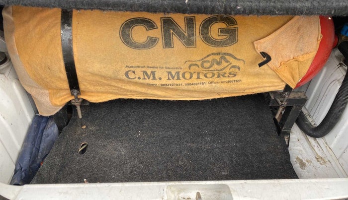 2018 Renault Kwid RXT 1.0, CNG, Manual, 41,056 km, Boot Inside