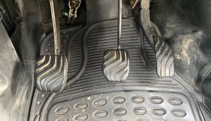 2018 Renault Kwid RXT 1.0, CNG, Manual, 41,056 km, Pedals