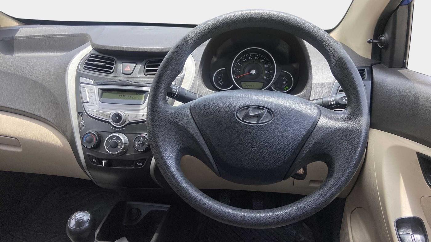 2014 Hyundai Eon MAGNA +, Petrol, Manual, 29,940 km, Steering Wheel Close Up