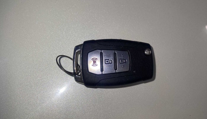 2020 Mahindra XUV300 W8 1.5 DIESEL AMT, Diesel, Automatic, 61,118 km, Key Close Up
