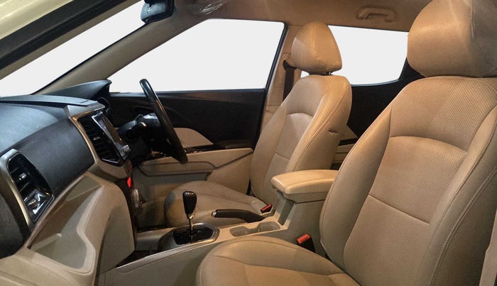 2020 Mahindra XUV300 W8 1.5 DIESEL AMT, Diesel, Automatic, 61,118 km, Right Side Front Door Cabin