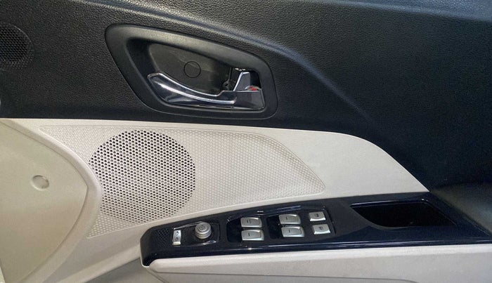 2020 Mahindra XUV300 W8 1.5 DIESEL AMT, Diesel, Automatic, 61,118 km, Driver Side Door Panels Control