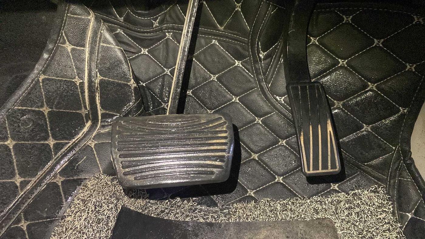 2020 Mahindra XUV300 W8 1.5 DIESEL AMT, Diesel, Automatic, 61,118 km, Pedals