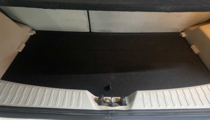 2020 Mahindra XUV300 W8 1.5 DIESEL AMT, Diesel, Automatic, 61,118 km, Boot Inside