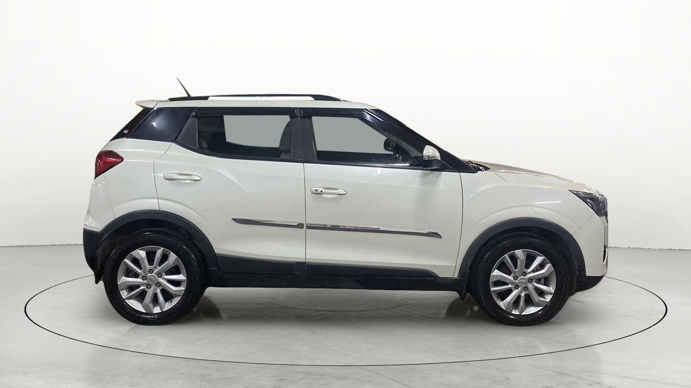 2020 Mahindra XUV300 W8 1.5 DIESEL AMT, Diesel, Automatic, 61,118 km, Right Side View