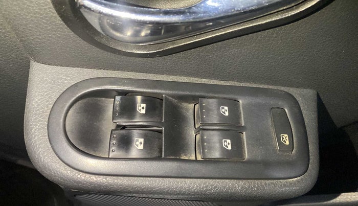 2013 Renault Duster 110 PS RXZ DIESEL, Diesel, Manual, 67,789 km, Right front window switch / handle - Master window function not working