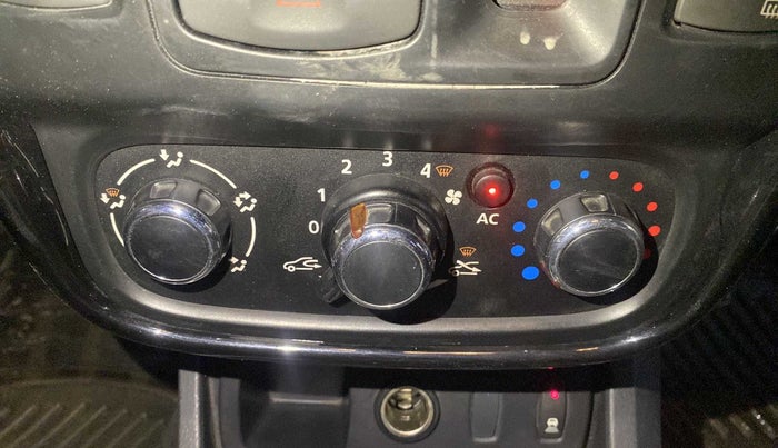 2013 Renault Duster 110 PS RXZ DIESEL, Diesel, Manual, 67,789 km, AC Unit - Directional switch has minor damage