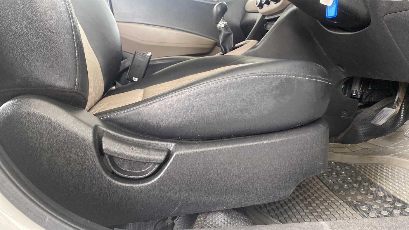 2017 Hyundai Grand i10 SPORTZ 1.2 KAPPA VTVT, Petrol, Manual, 50,347 km, Driver Side Adjustment Panel