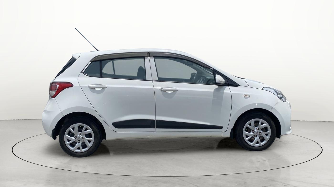 2017 Hyundai Grand i10 SPORTZ 1.2 KAPPA VTVT, Petrol, Manual, 50,347 km, Right Side View