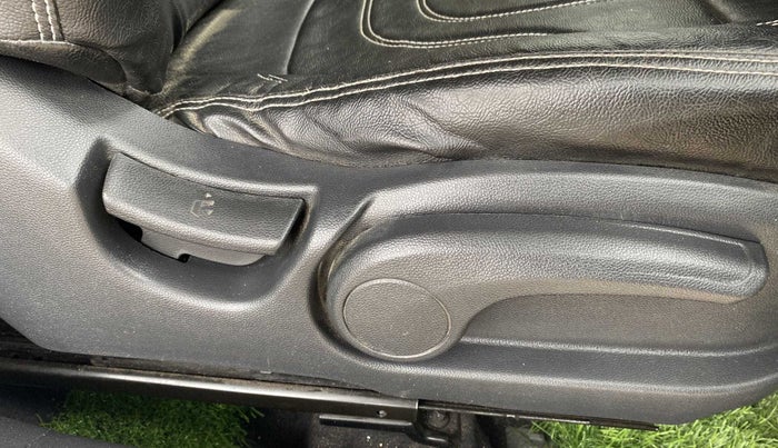 2017 Hyundai Elite i20 SPORTZ 1.2, Petrol, Manual, 59,896 km, Driver Side Adjustment Panel