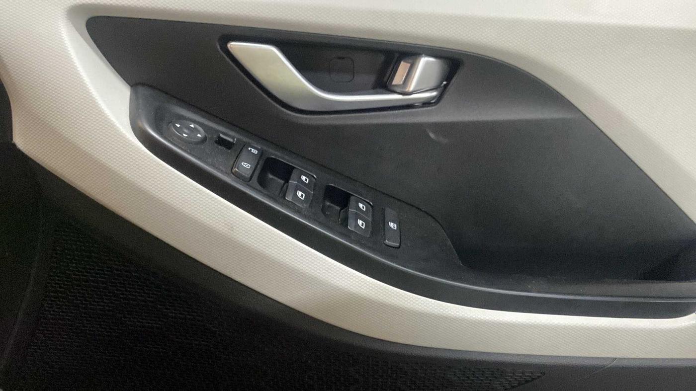 2022 Hyundai Creta S IMT 1.5 PETROL, Petrol, Manual, 15,501 km, Driver Side Door Panels Control