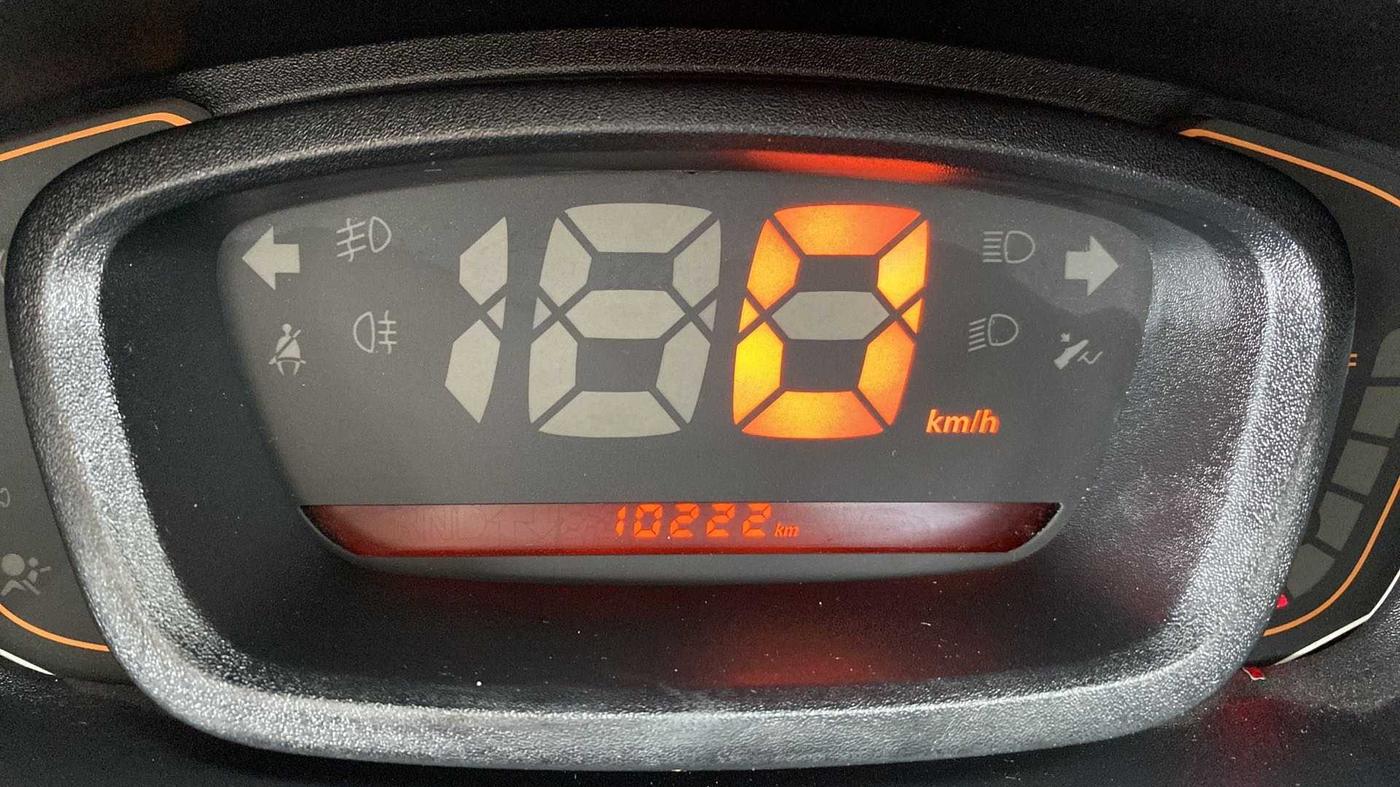 2016 Renault Kwid RXT 1.0 (O), Petrol, Manual, 10,186 km, Odometer Image