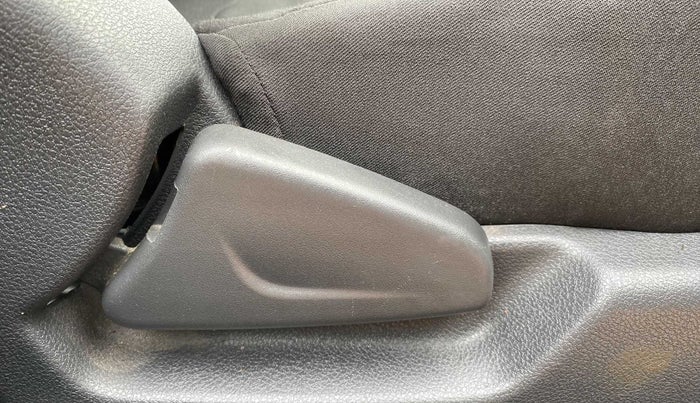 2016 Renault Kwid RXT 1.0 (O), Petrol, Manual, 10,186 km, Driver Side Adjustment Panel