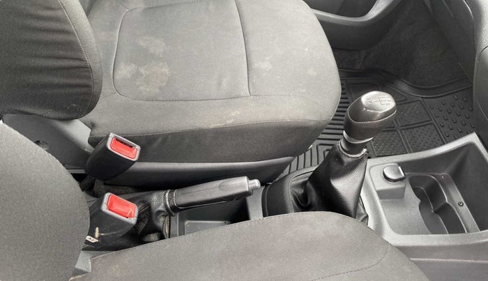 2016 Renault Kwid RXT 1.0 (O), Petrol, Manual, 10,186 km, Gear Lever
