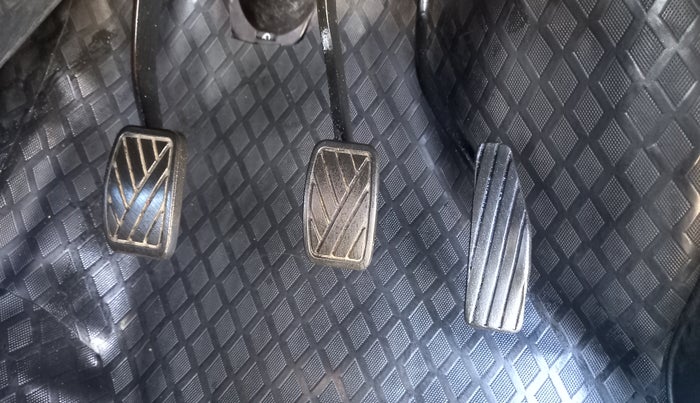 2013 Maruti Wagon R 1.0 VXI, Petrol, Manual, 76,625 km, Pedals