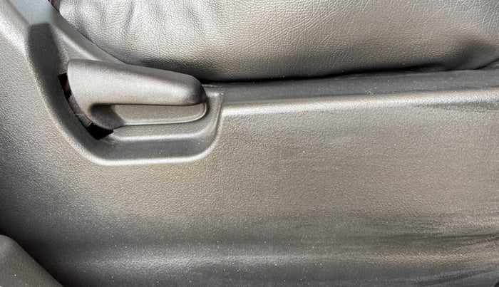 2013 Maruti Wagon R 1.0 VXI, Petrol, Manual, 76,625 km, Driver Side Adjustment Panel