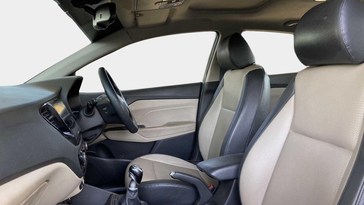 2017 Hyundai Verna 1.6 SX (O) CRDI MT, Diesel, Manual, 83,653 km, Right Side Front Door Cabin