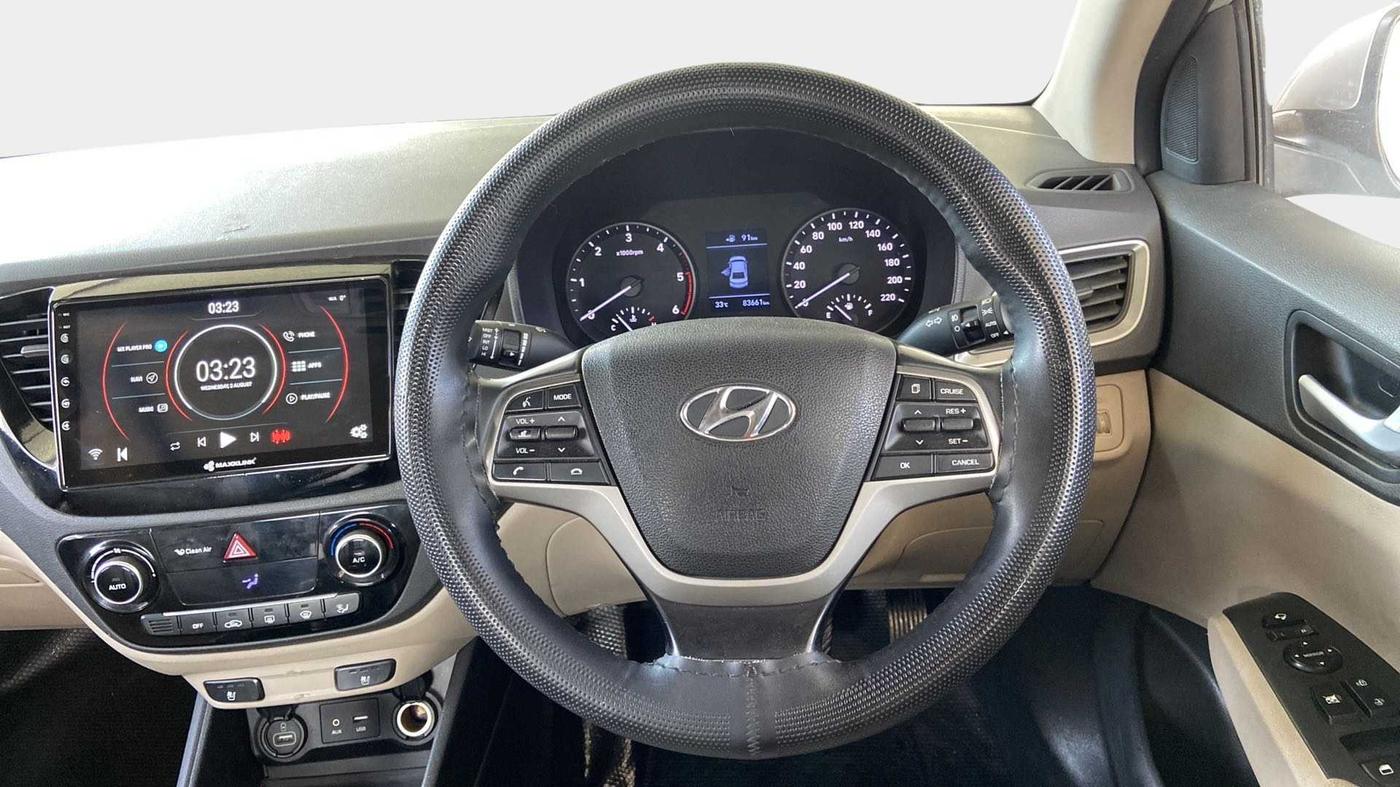 2017 Hyundai Verna 1.6 SX (O) CRDI MT, Diesel, Manual, 83,653 km, Steering Wheel Close Up