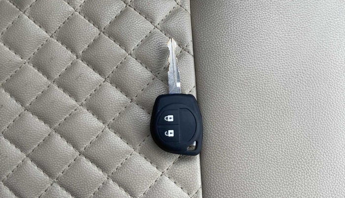 2015 Maruti Swift LXI, Petrol, Manual, 75,160 km, Key Close Up