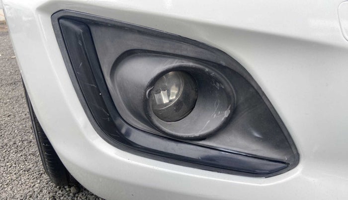 2015 Maruti Swift LXI, Petrol, Manual, 75,160 km, Right fog light - Not working