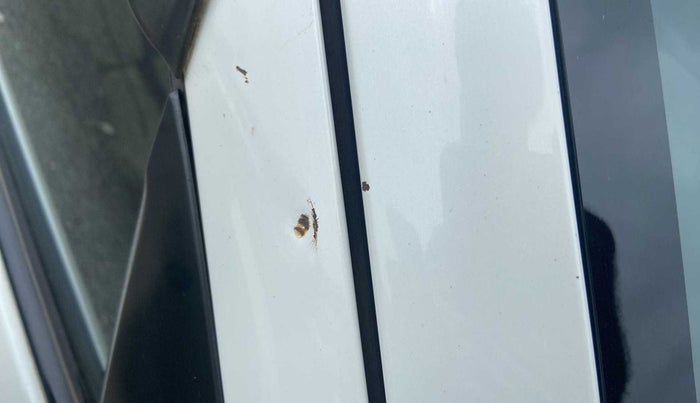 2015 Maruti Swift LXI, Petrol, Manual, 75,160 km, Right A pillar - Slightly rusted