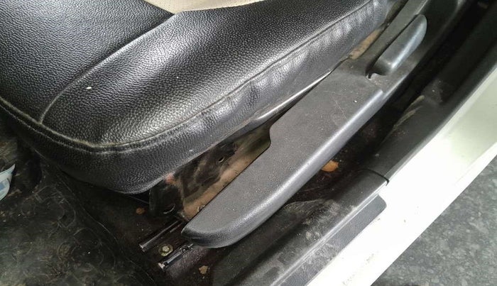 2015 Maruti Wagon R 1.0 LXI, Petrol, Manual, 74,802 km, Front left seat (passenger seat) - Seat side trim has minor damage