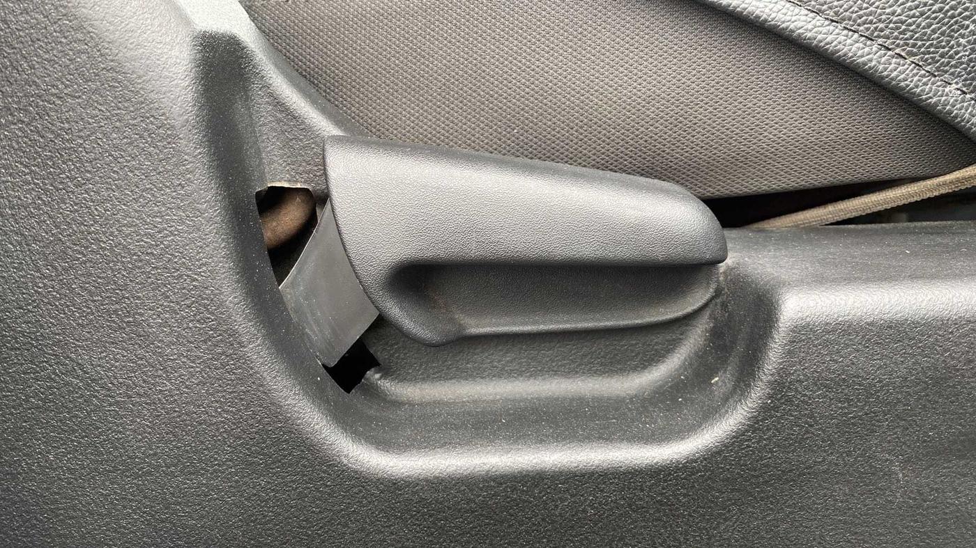 2015 Maruti Wagon R 1.0 LXI, Petrol, Manual, 74,802 km, Driver Side Adjustment Panel