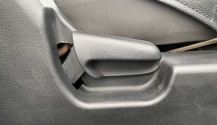 2015 Maruti Wagon R 1.0 LXI, Petrol, Manual, 74,802 km, Driver Side Adjustment Panel