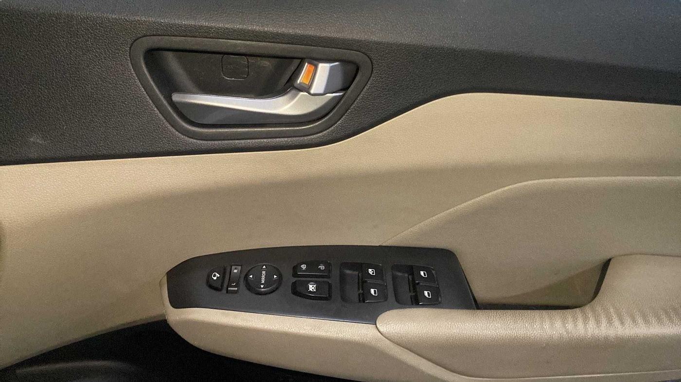 2022 Hyundai Verna SX (O) 1.5 CRDI, Diesel, Manual, 54,192 km, Driver Side Door Panels Control