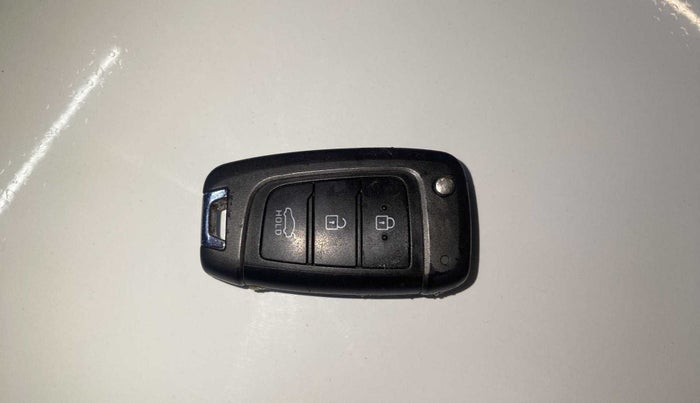 2019 Hyundai Verna 1.4 EX PETROL, Petrol, Manual, 25,392 km, Key Close Up