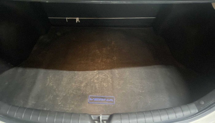 2019 Hyundai Verna 1.4 EX PETROL, Petrol, Manual, 25,392 km, Boot Inside