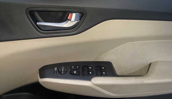 2019 Hyundai Verna 1.4 EX PETROL, Petrol, Manual, 25,392 km, Driver Side Door Panels Control