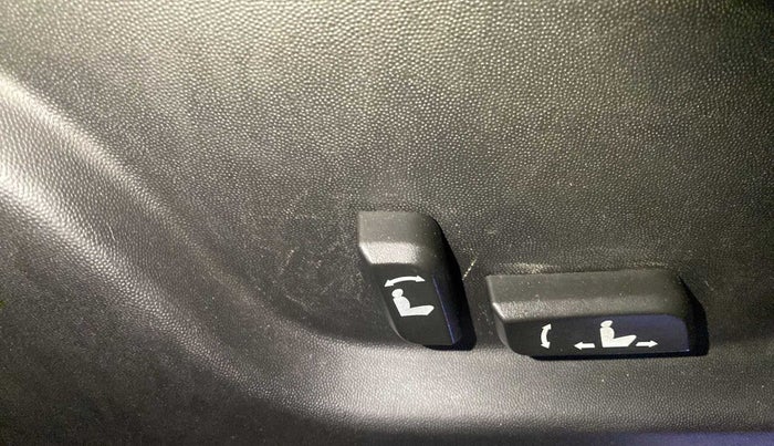 2018 Mahindra XUV500 W10 AT, Diesel, Automatic, 89,691 km, Driver Side Adjustment Panel