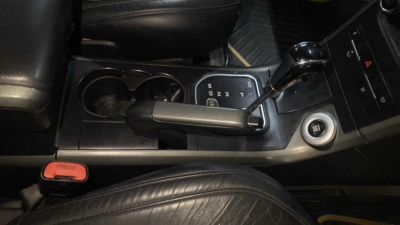 2018 Mahindra XUV500 W10 AT, Diesel, Automatic, 89,691 km, Gear Lever
