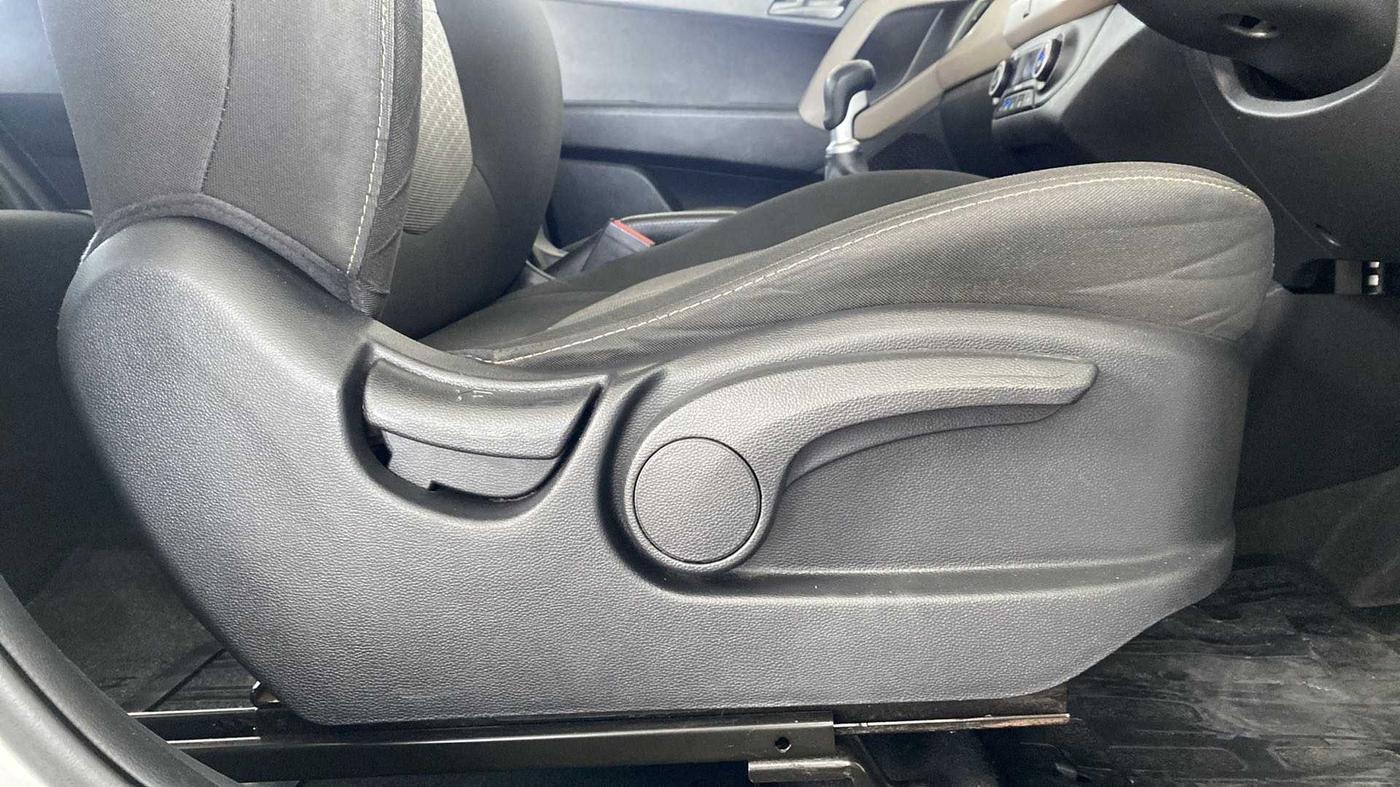 2016 Hyundai Creta SX PLUS 1.6 PETROL, Petrol, Manual, 88,667 km, Driver Side Adjustment Panel