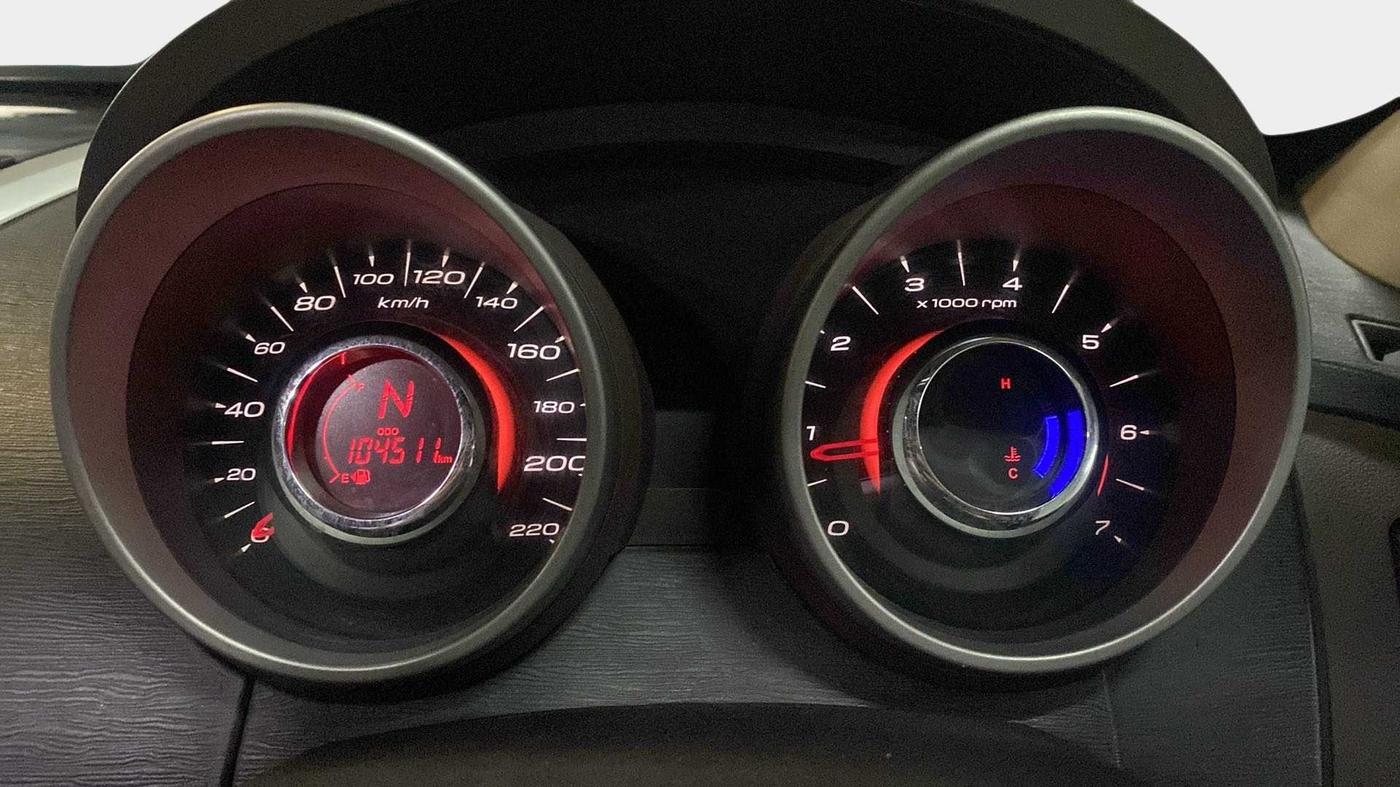 2013 Mahindra XUV500 W8, Diesel, Manual, 1,04,490 km, Odometer Image